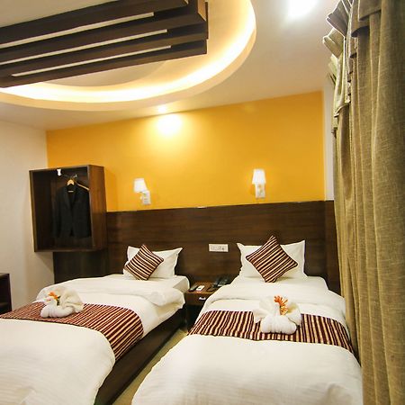 Hotel Lakeside Pokhara Kültér fotó