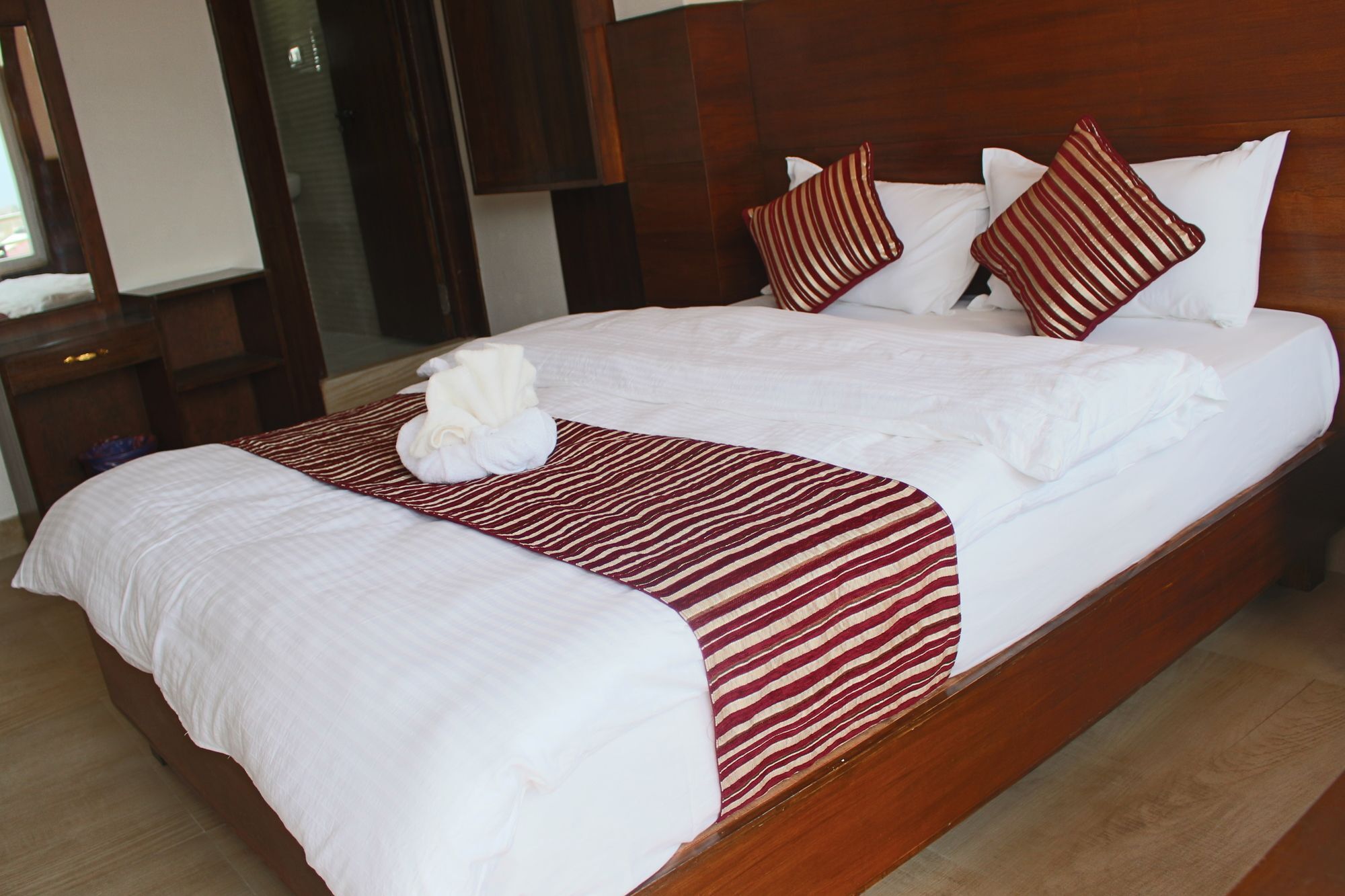 Hotel Lakeside Pokhara Kültér fotó