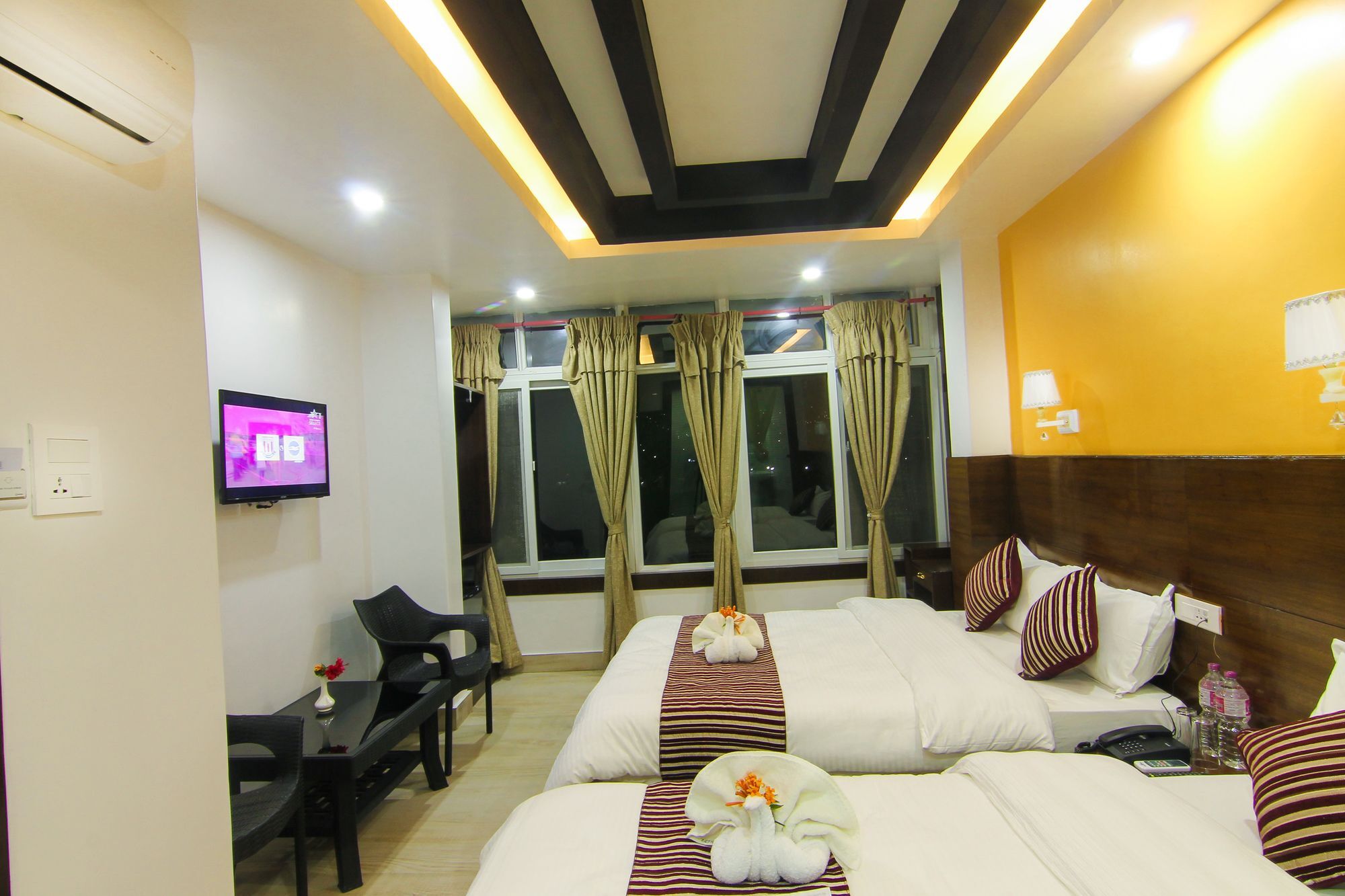 Hotel Lakeside Pokhara Kültér fotó