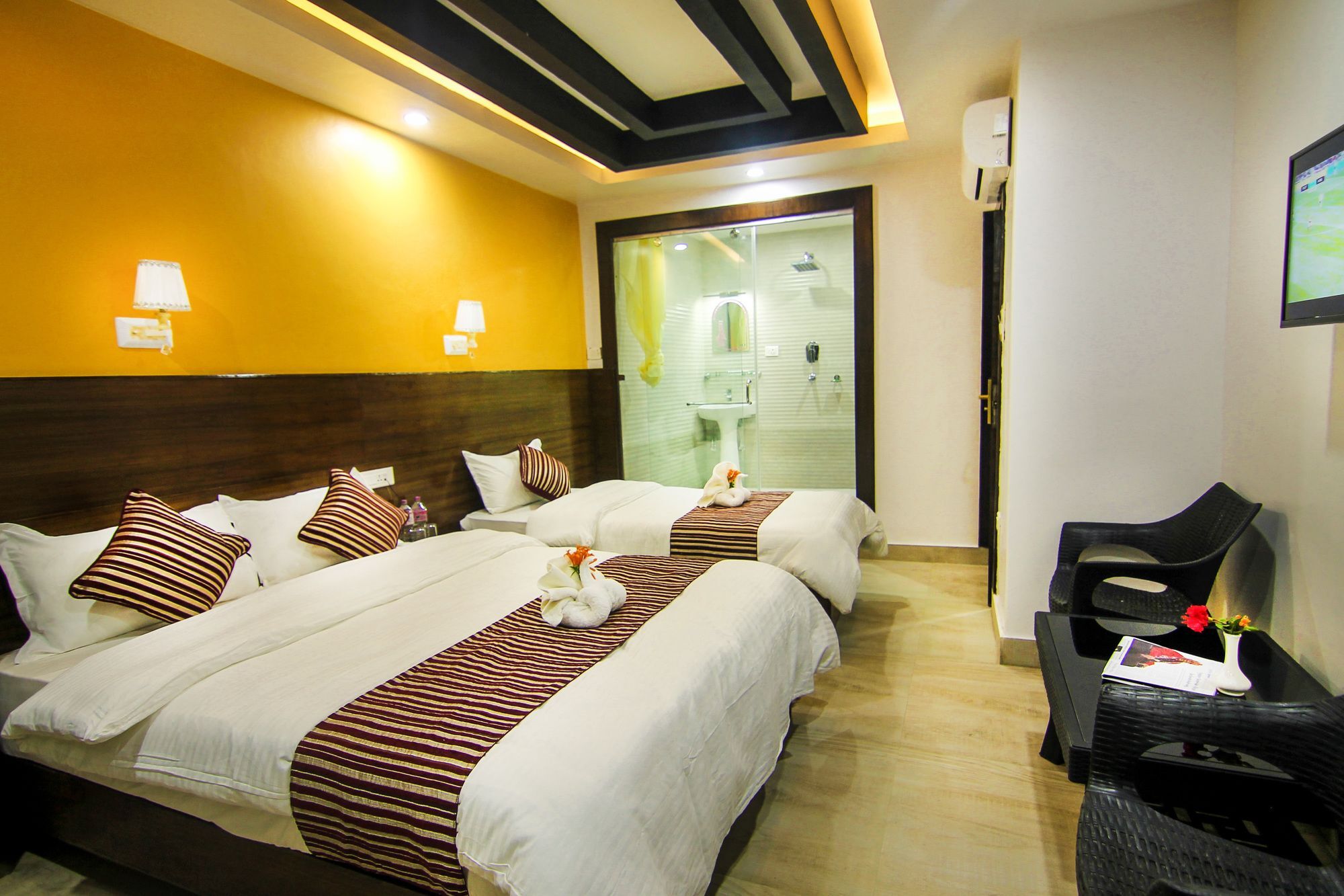 Hotel Lakeside Pokhara Kültér fotó