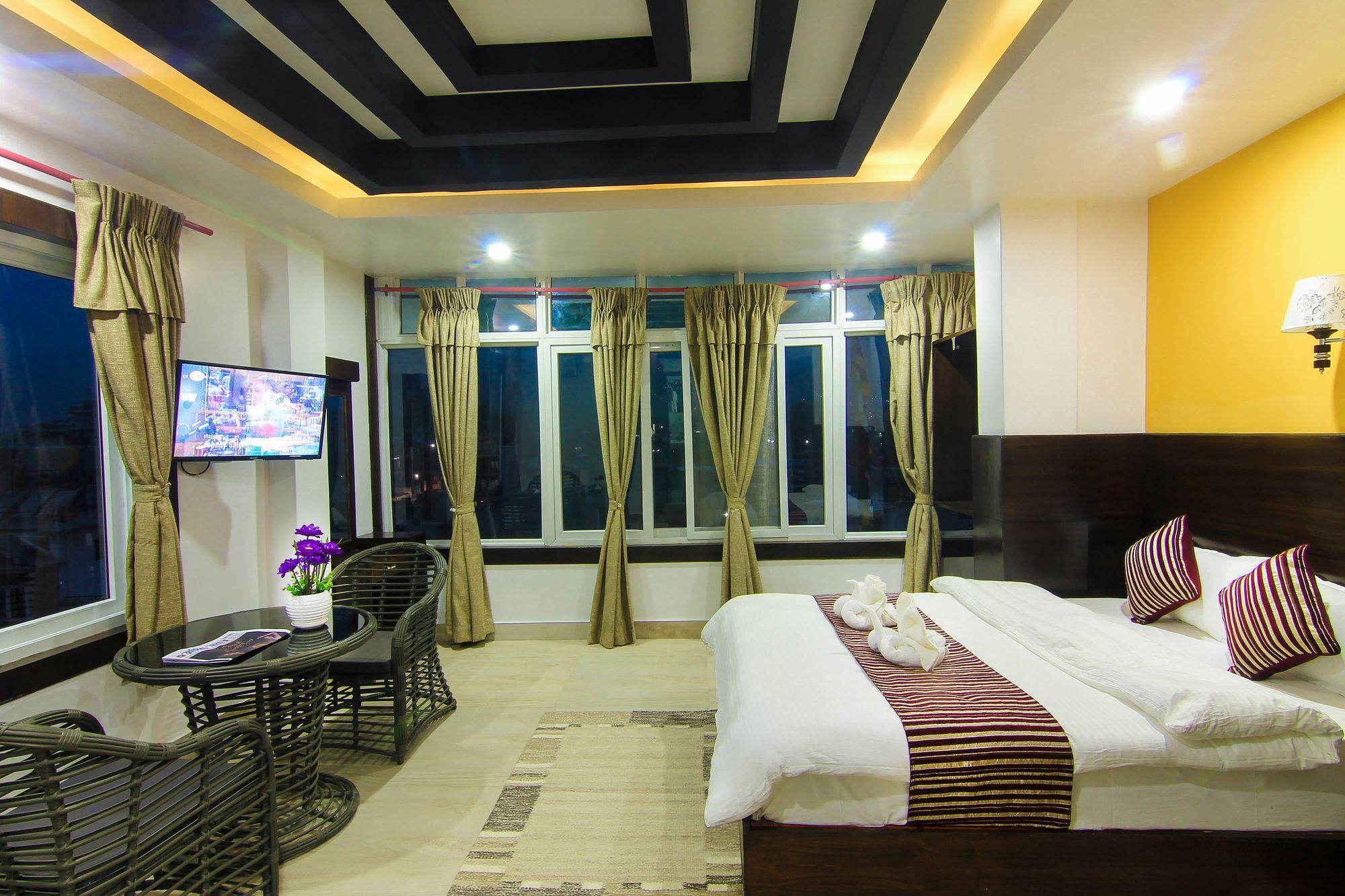 Hotel Lakeside Pokhara Kültér fotó